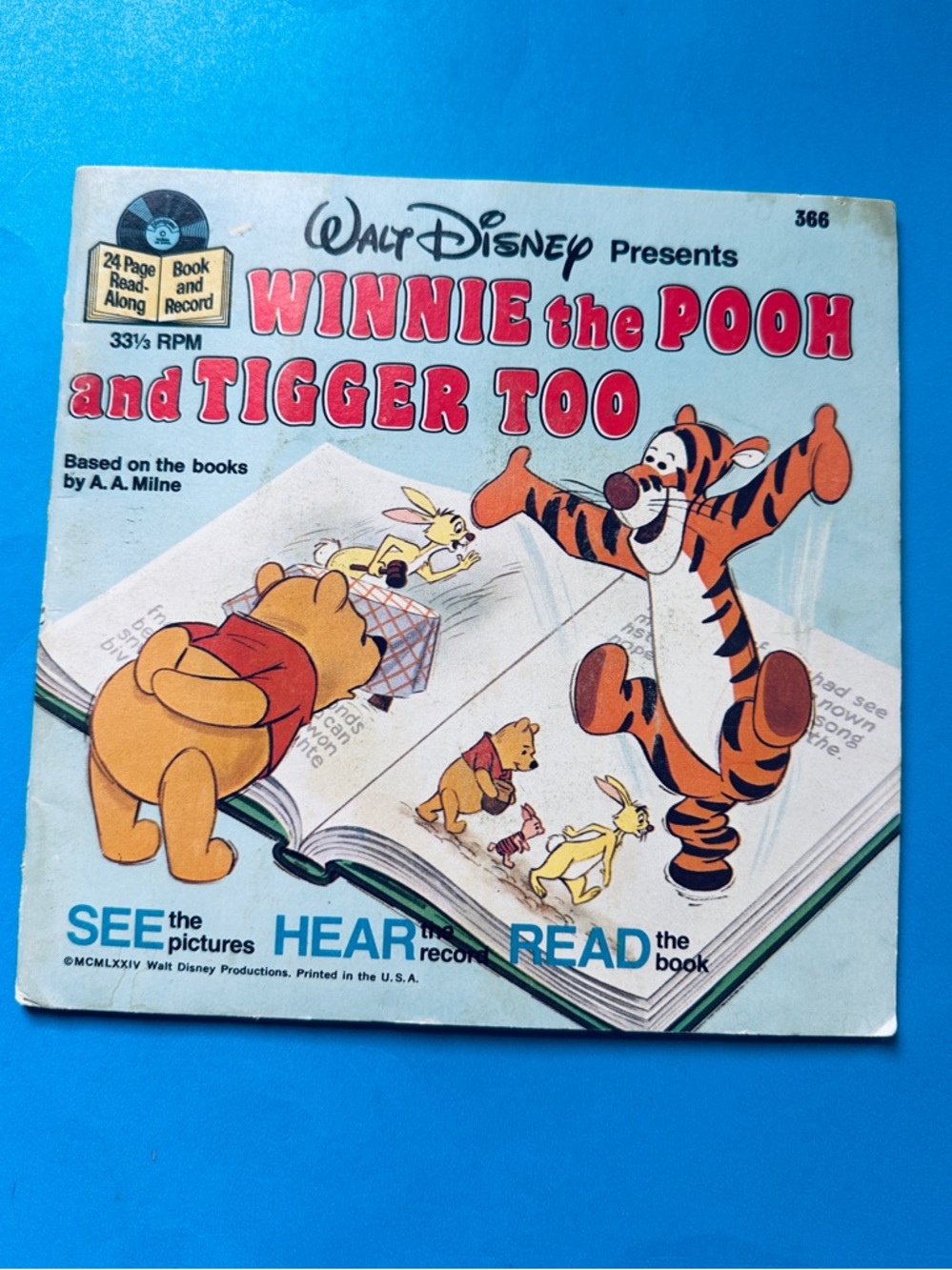 WALT DISNEY PRESENTS WINNIE THE POOH AND TGGER TOO 1974 DISNEYLAND RECORD & BOOK